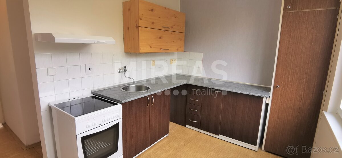 Milovice, prodej bytu 2+1 s lodžií a sklepem, 61 m2, okr. Ny