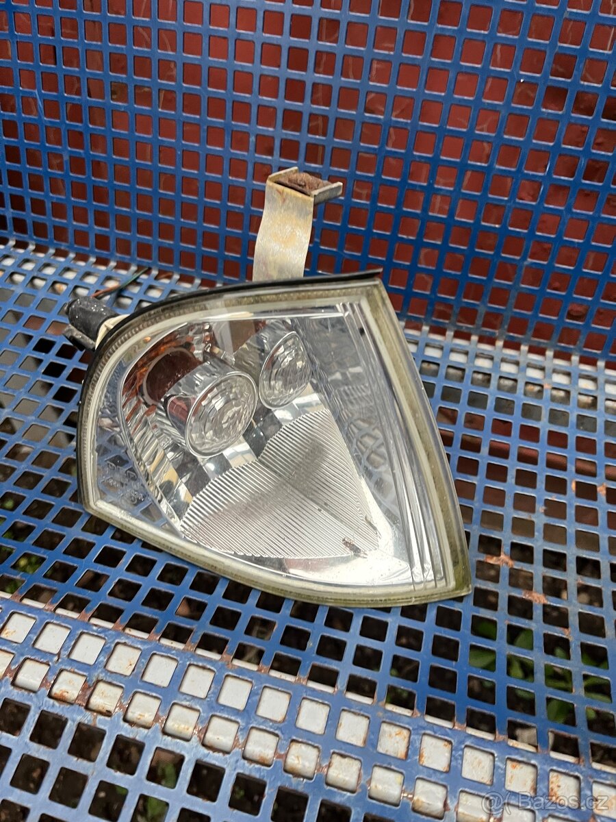 Pravý přední blinkr Škoda Octavia 1