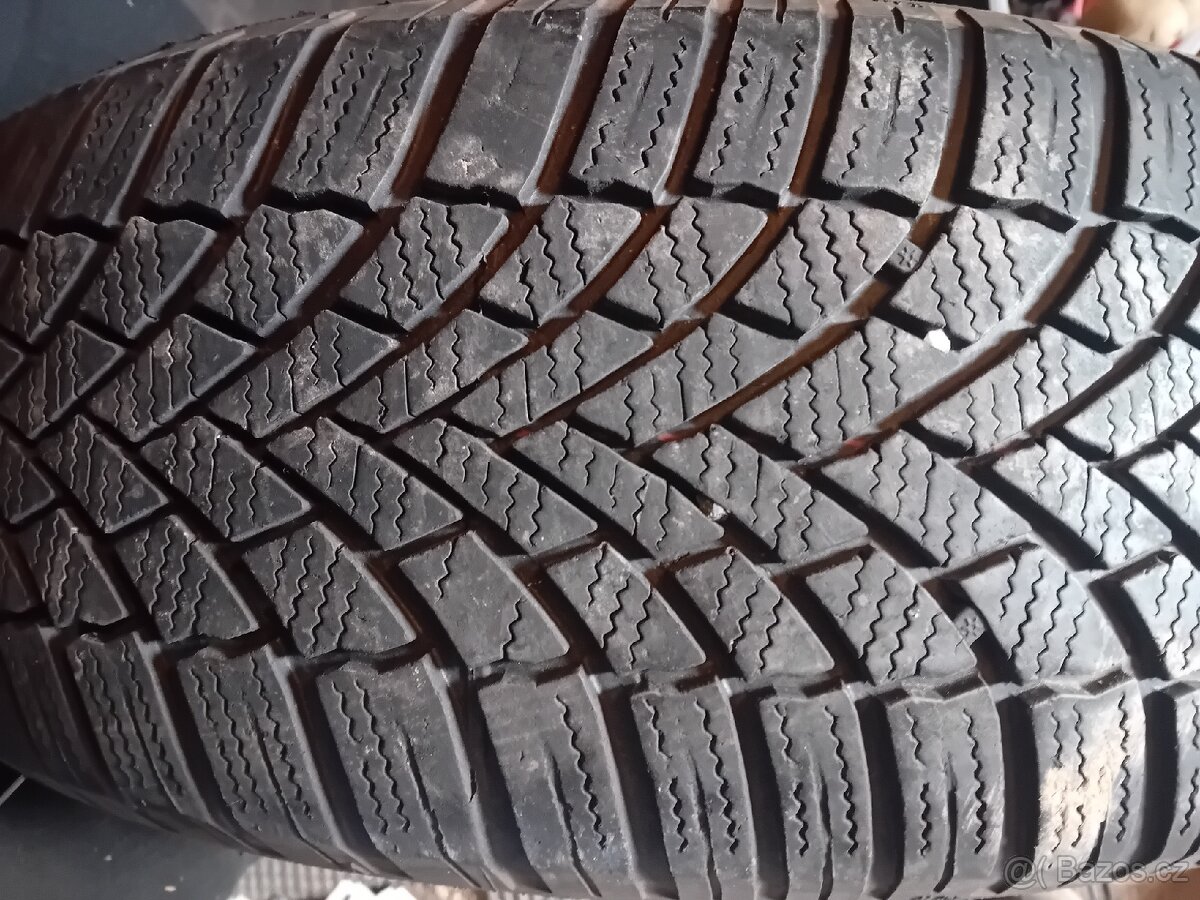 Prodám Sadu pneu 205/60/16 Continental Zimni