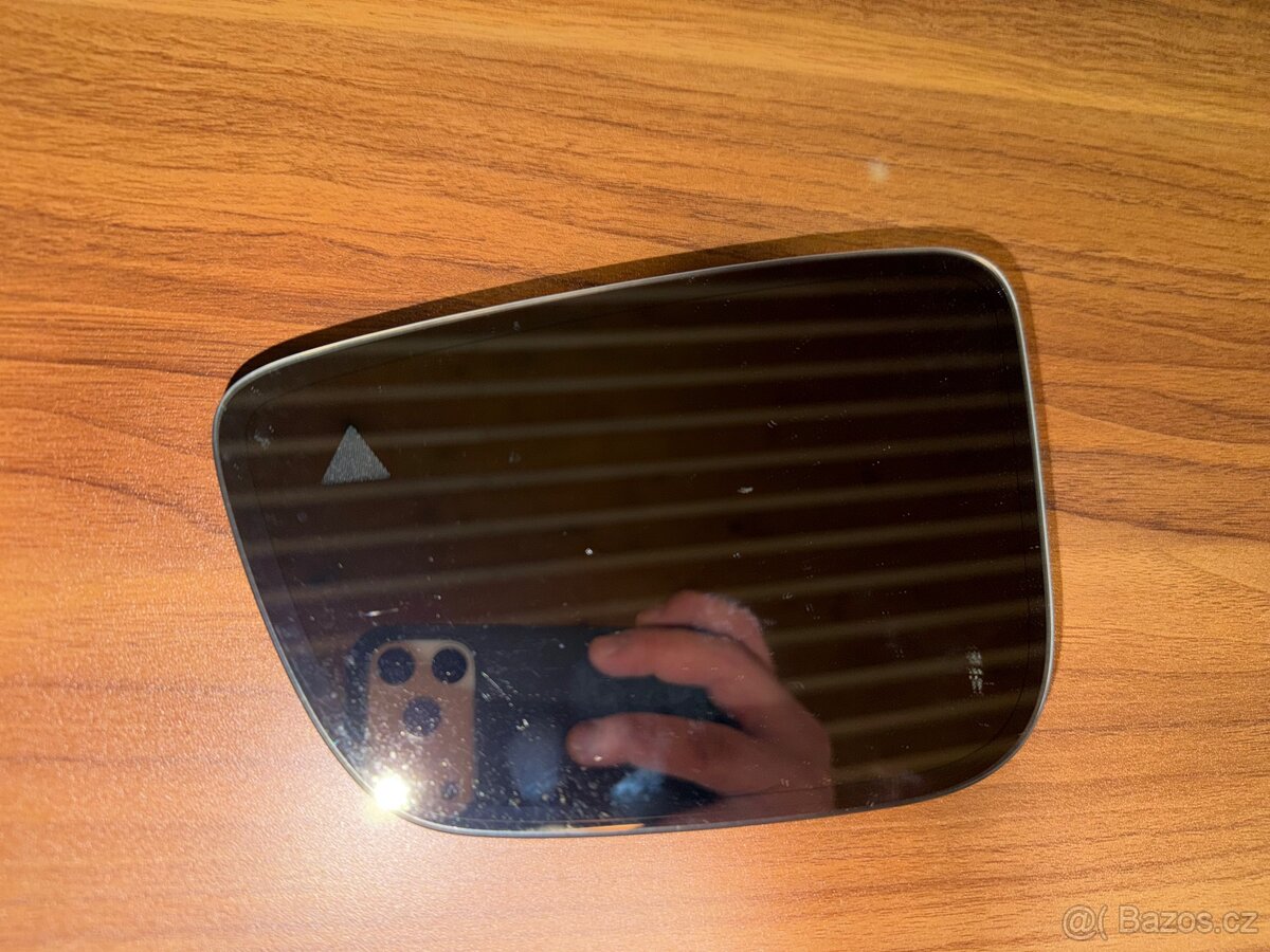 Sklo zrcátka BMW G11