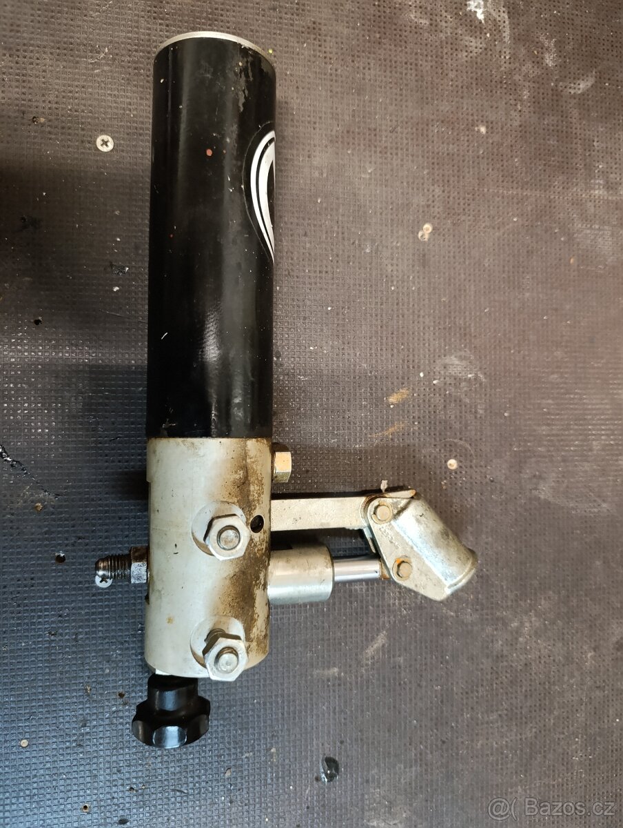 Hydraulická pumpa ruční