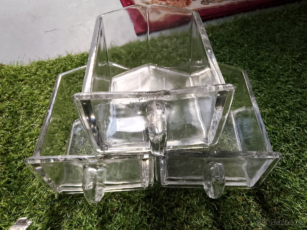 Staré skleněné misky