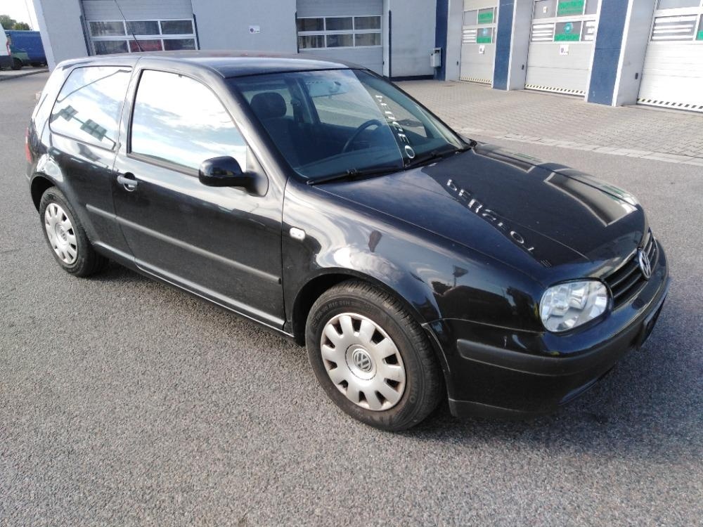 VW GOLF 4 1,6-16V BENZIN NAJ 130 KLIMATR. ZA 39000 KČ