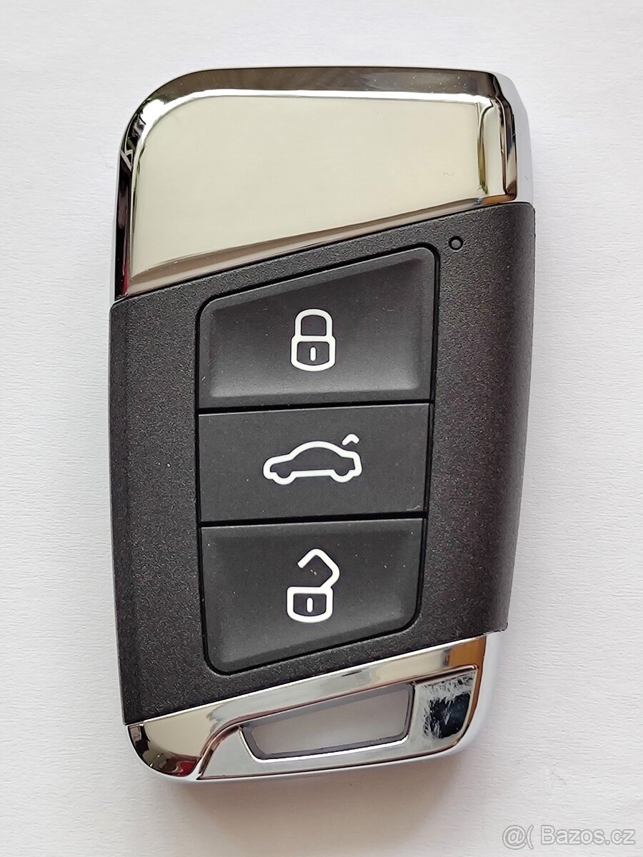 Klíč Škoda Superb Volkswagen Passat B8 + logo.  Klíč bez log