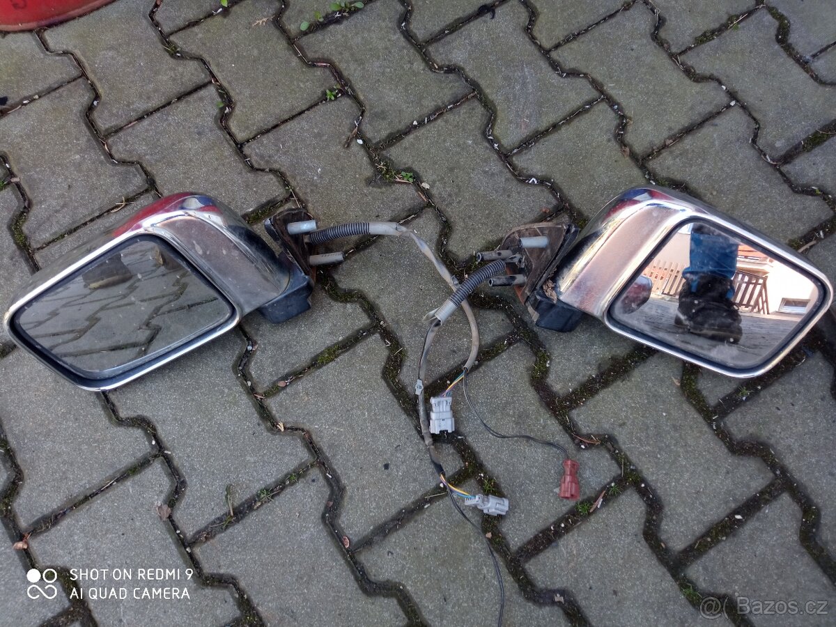 Prodám zrcátka Nissan Navara D22