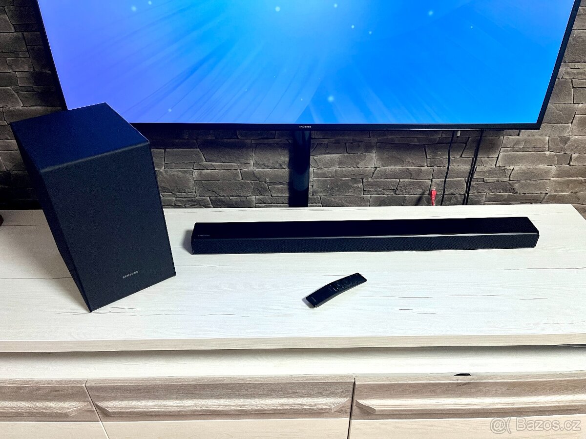 Soundbar Samsung HW-N450 se subwooferem