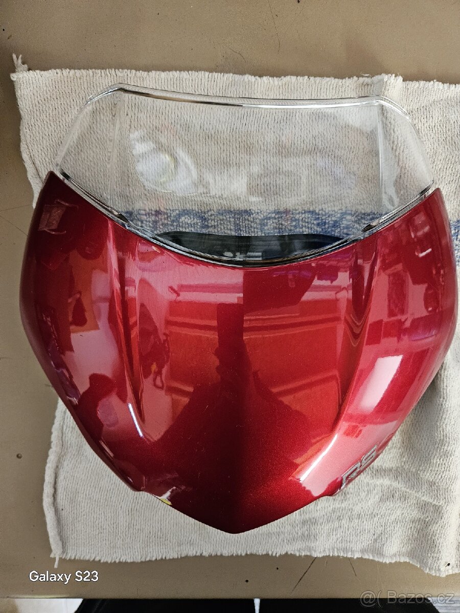 PŘEDNÍ ŠTÍTEK TRIUMPH STREET TRIPLE 765 , CARNIVAL RED