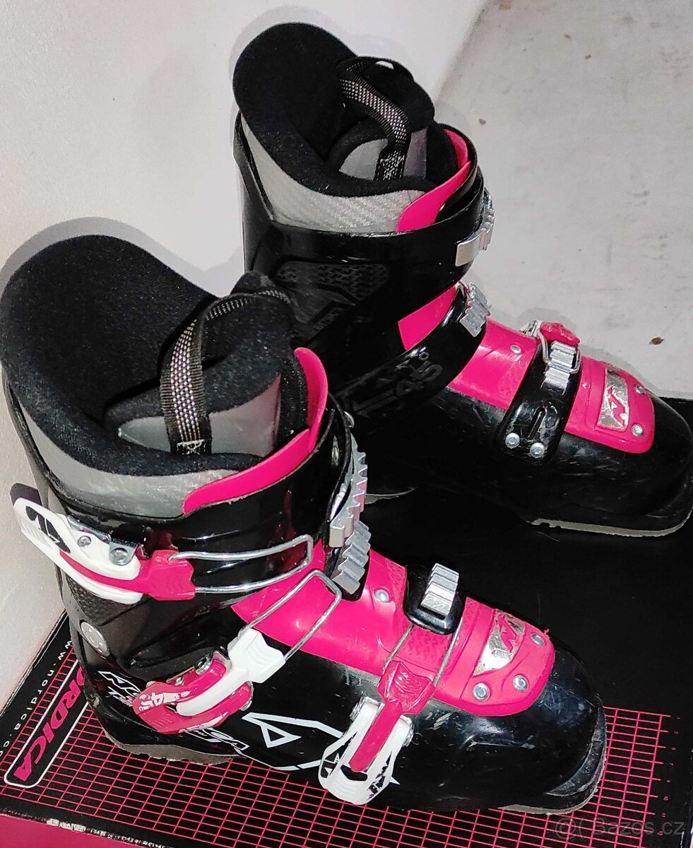 LYŽÁKY NORDICA VEL. 22,5 EU