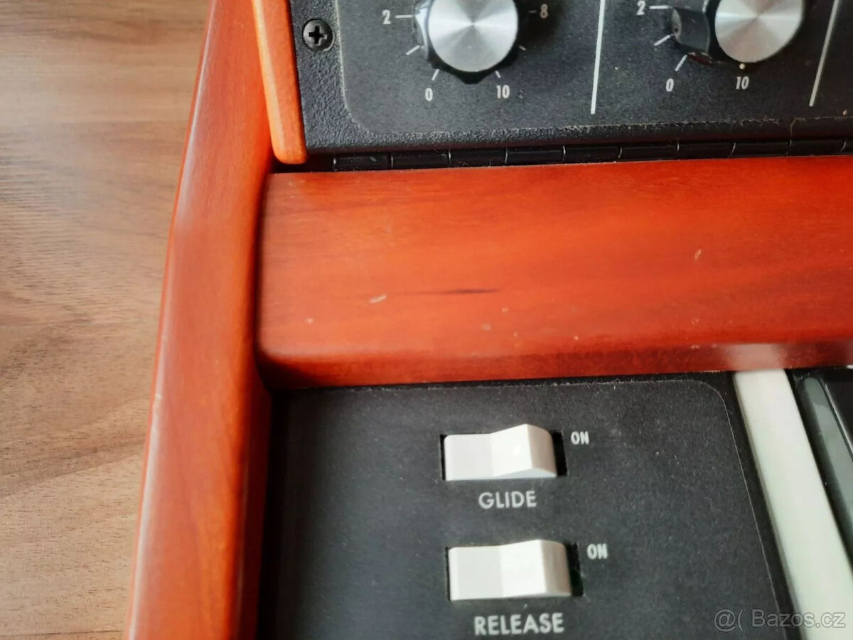 Minimoog Voyager Lunar Cherry, použité, dobrý stav