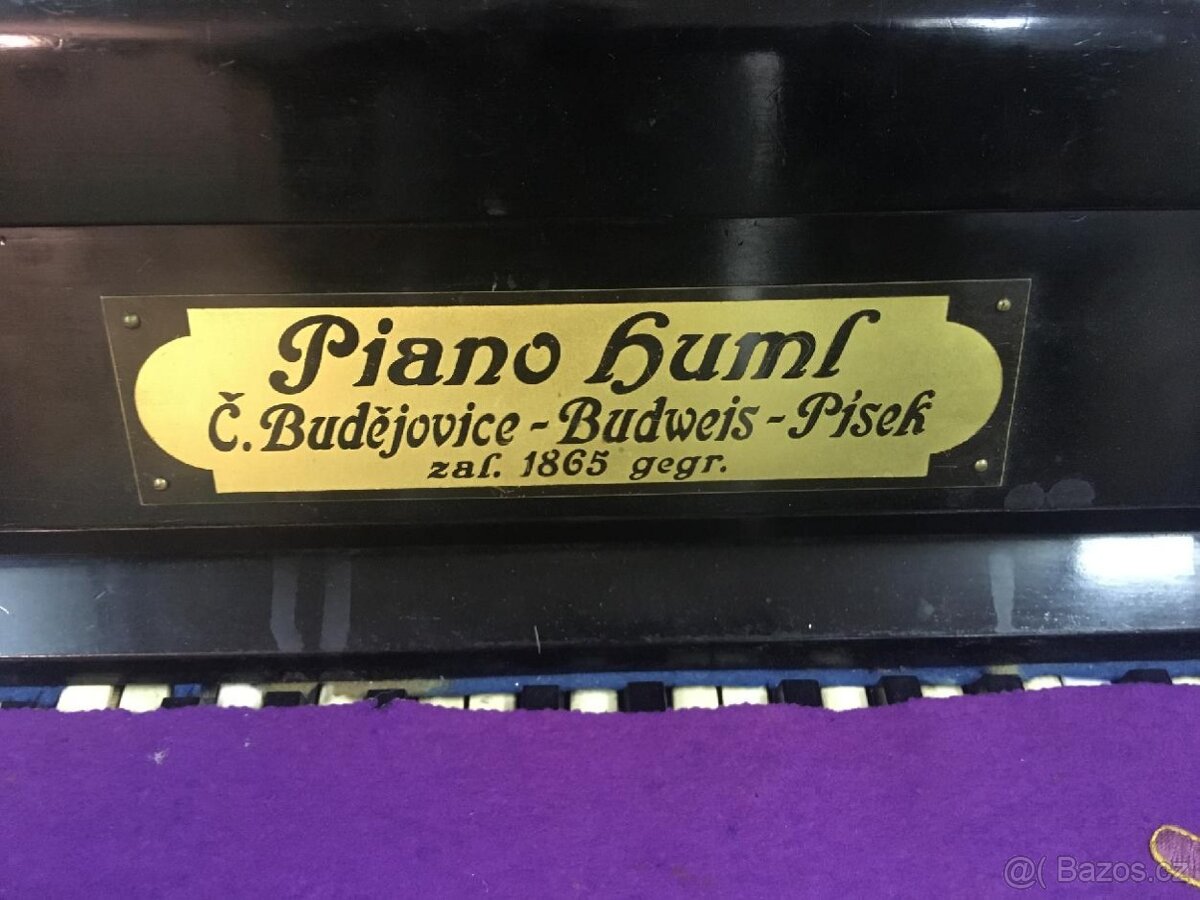 PIANO HUML rok 1930
