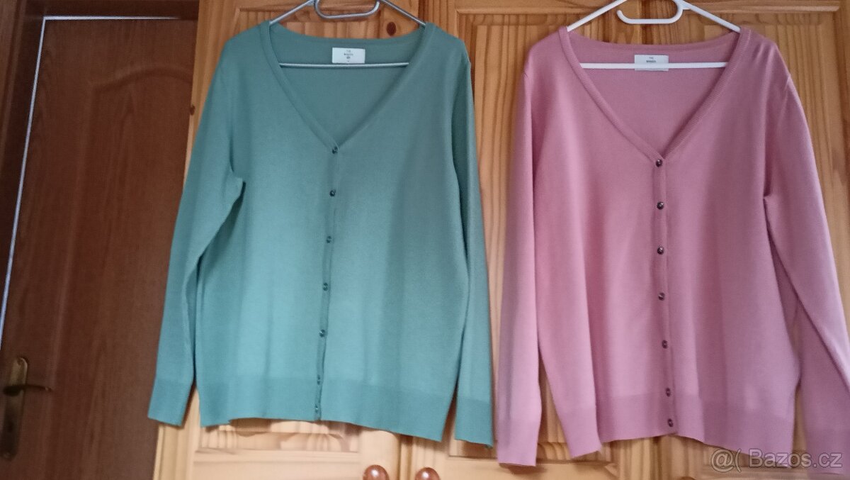 2 x dámské svetry vel. M