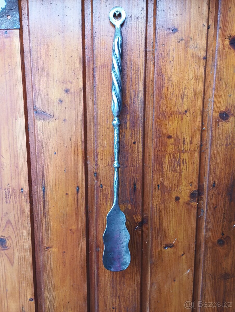 Kovaná lžička na boty (obuvák)