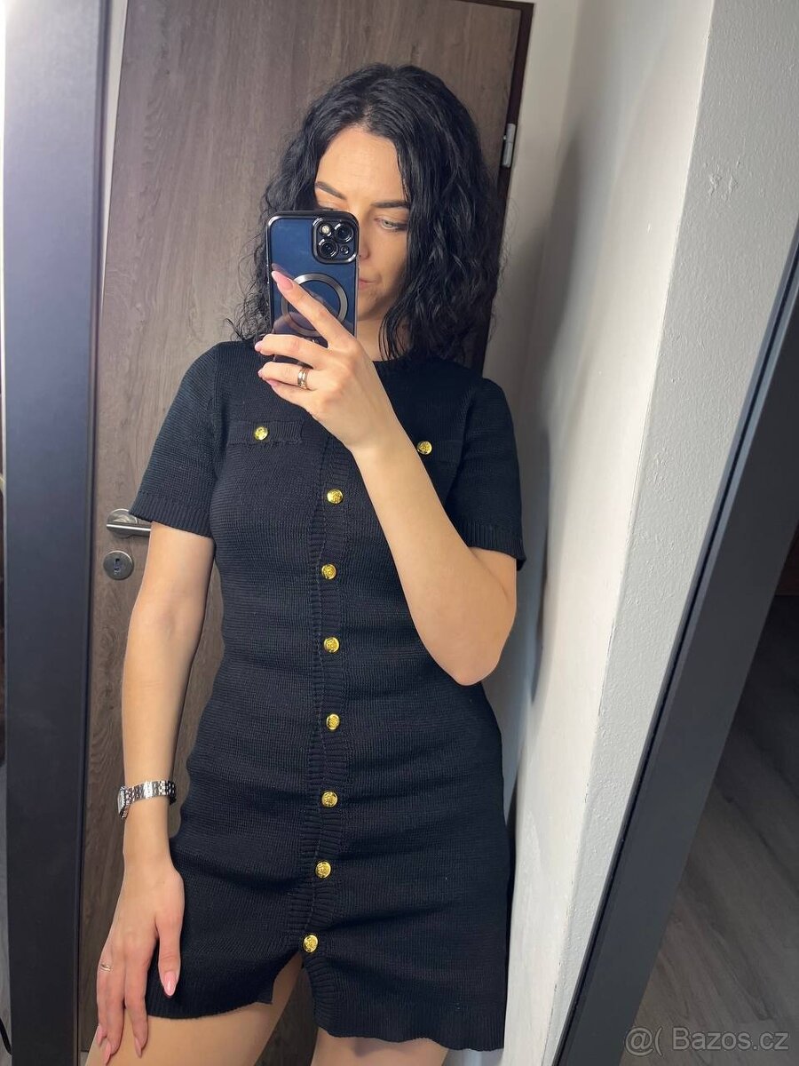 Krásné dámské mini šaty v elegantní