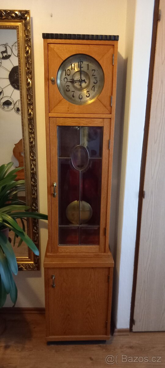 Skříňové hodiny pendlovky
