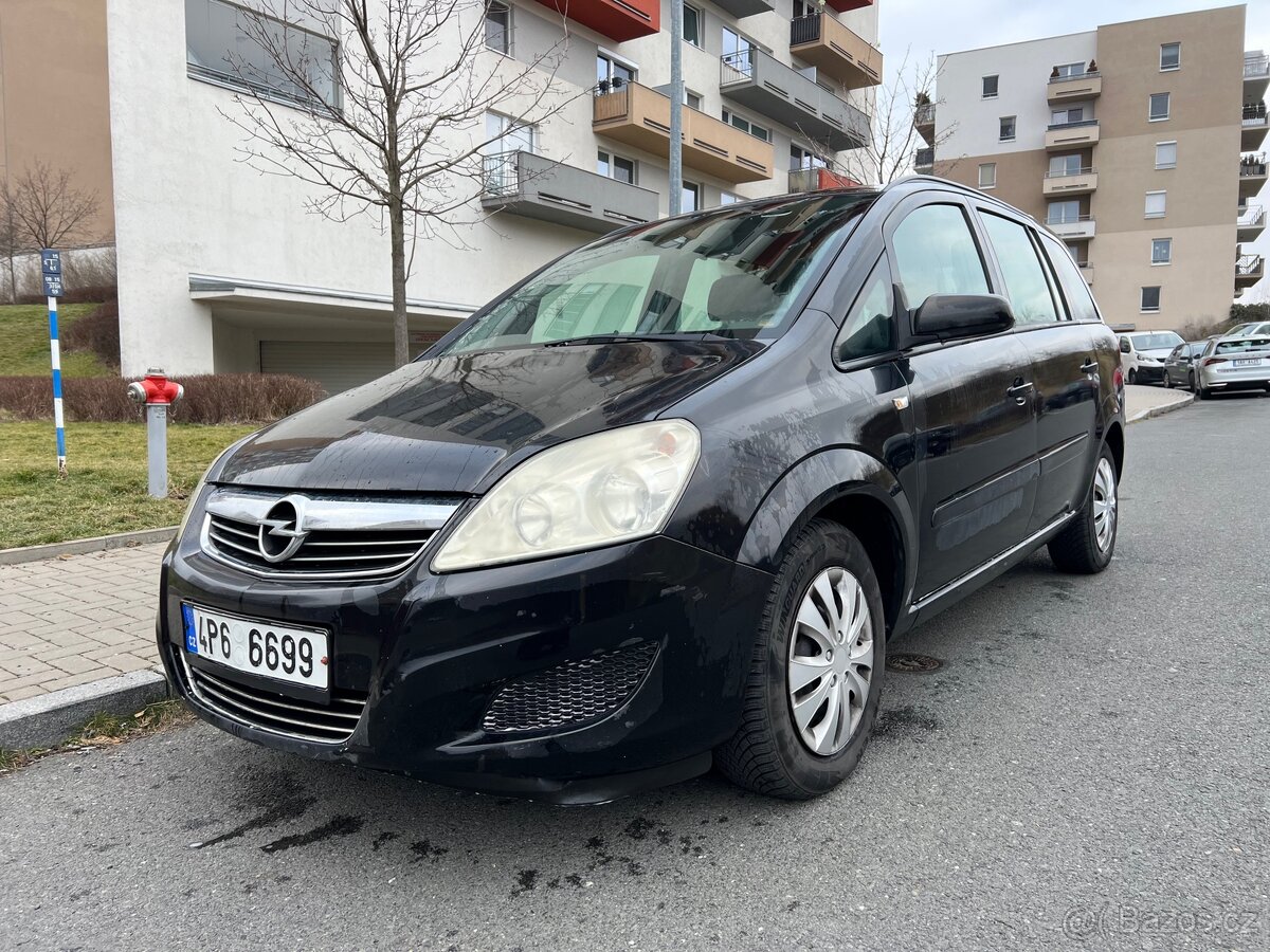 Opel Zafira 1.6 85 kW benzín (2008) – 7místný rodinný vůz