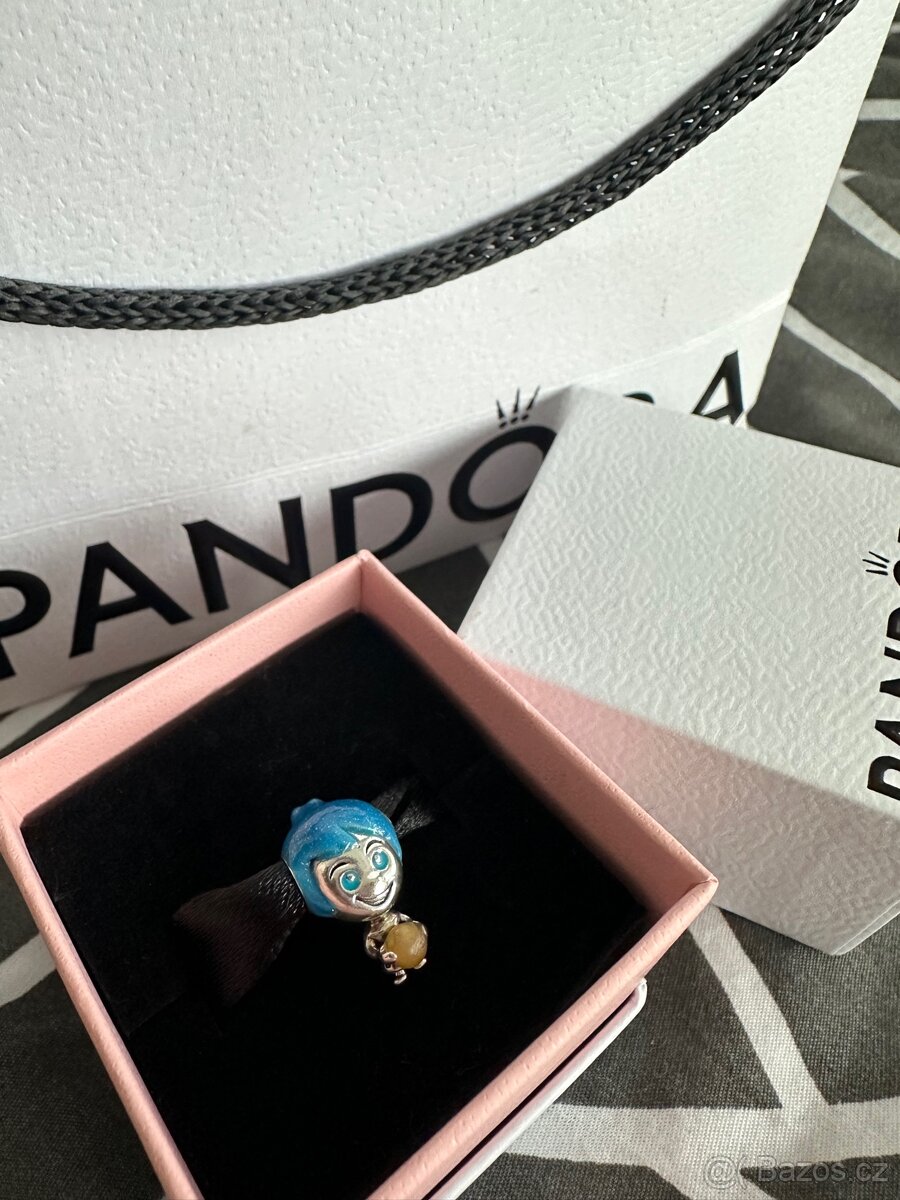 Disney Pixar radost svítící ve tmě - přívěsek na pandoru