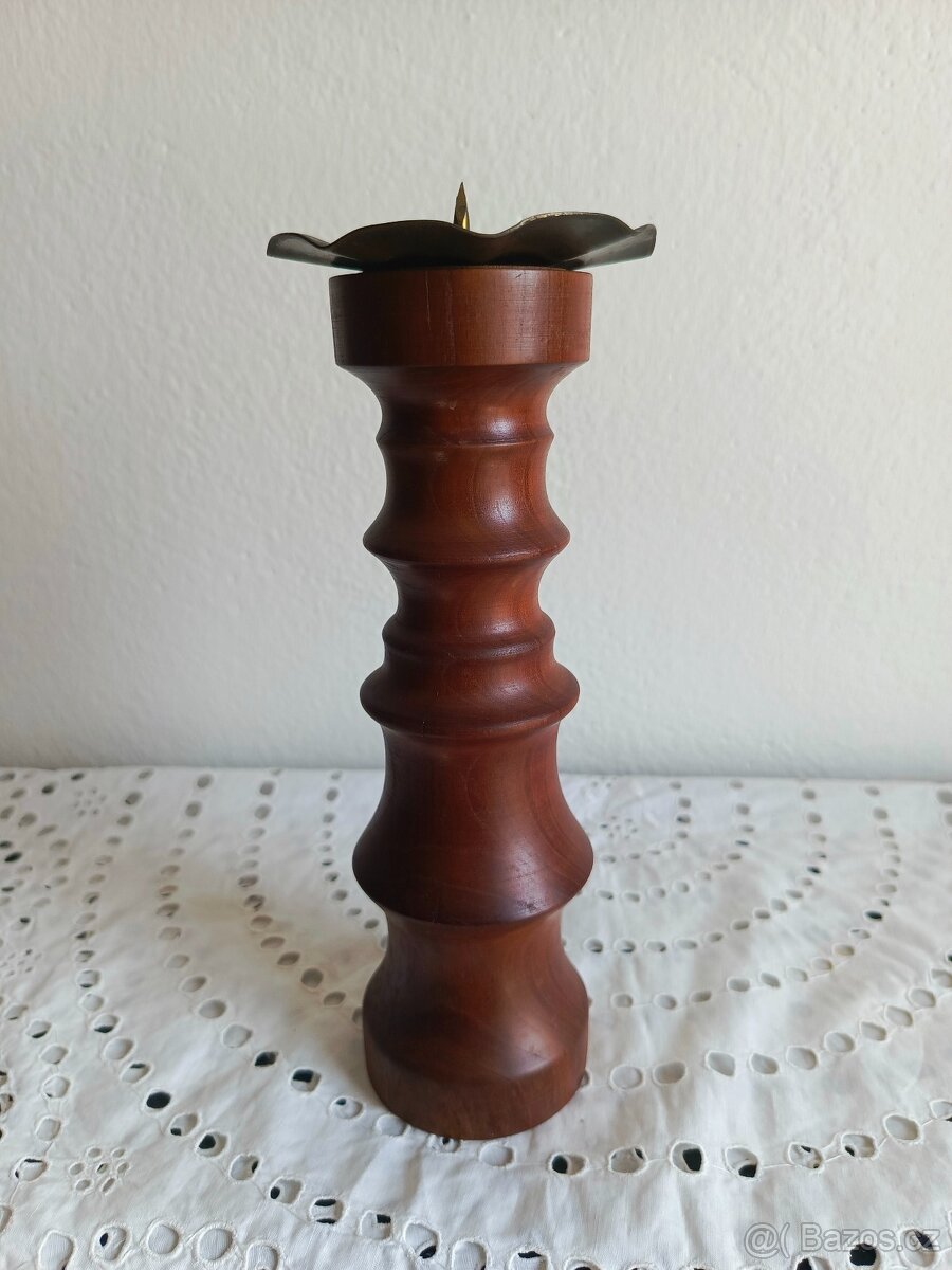 DŘEVĚNÝ SVÍCEN´- RUČNÍ PRÁCE - 22 CM