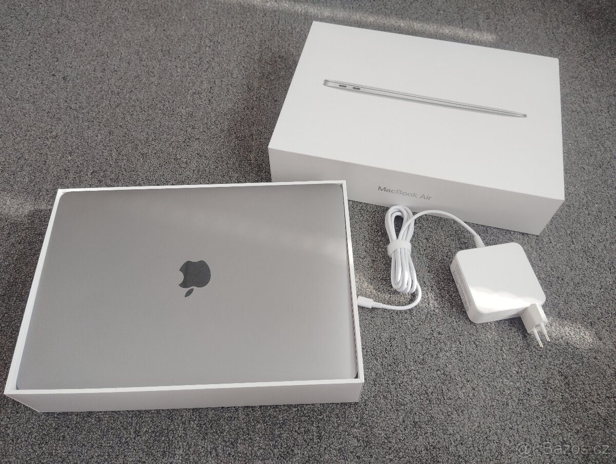 laptop MacBook Air Apple M1 chip / 16GB RAM / 256GB solid-st