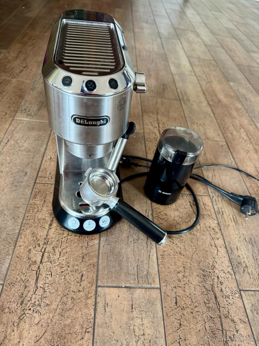 Kávovar De'Longhi + el. mlýnek