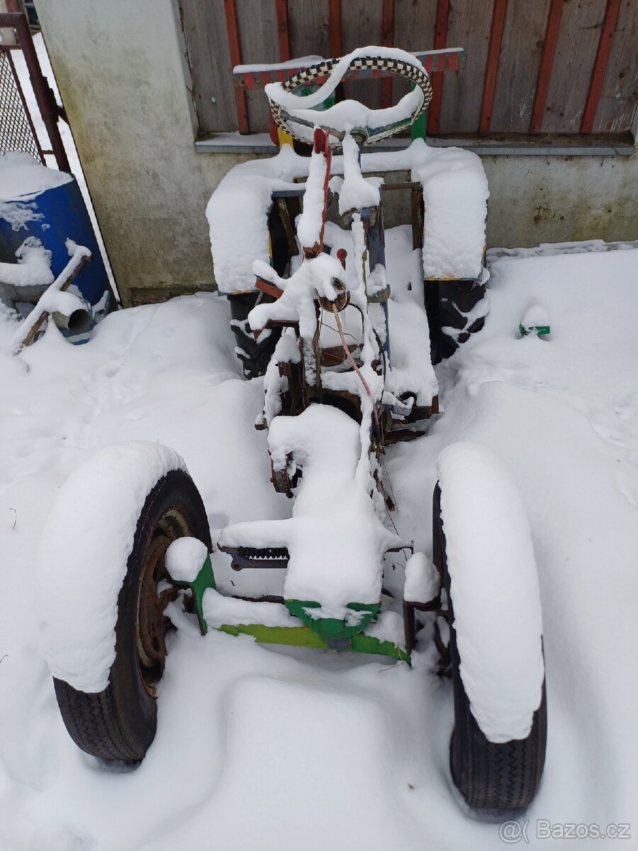 Traktůrek během motoru