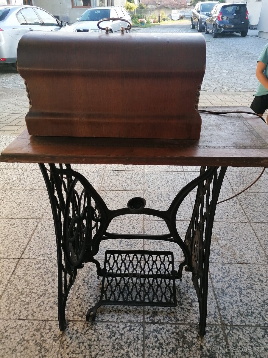 šicí stroj Singer