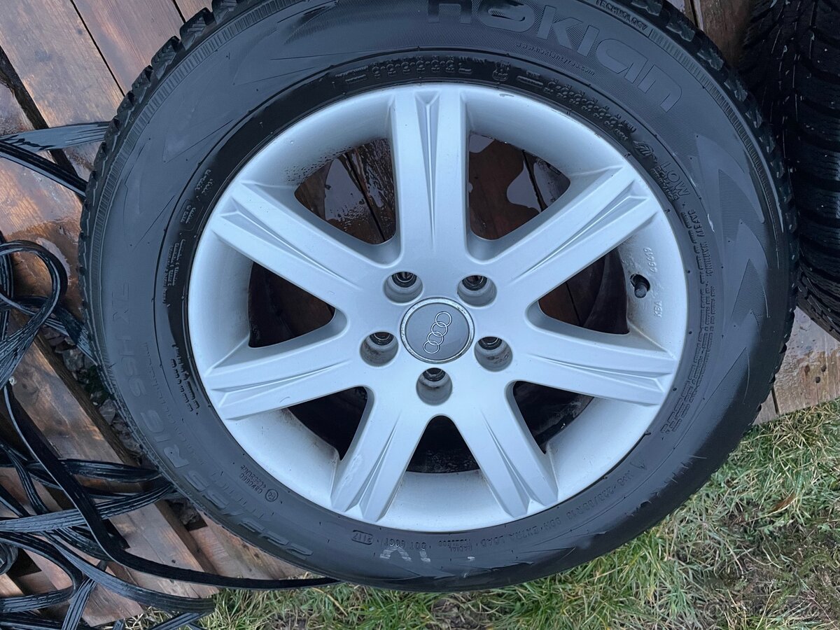 Nokian 225/55 16zimní+ litá kola audi