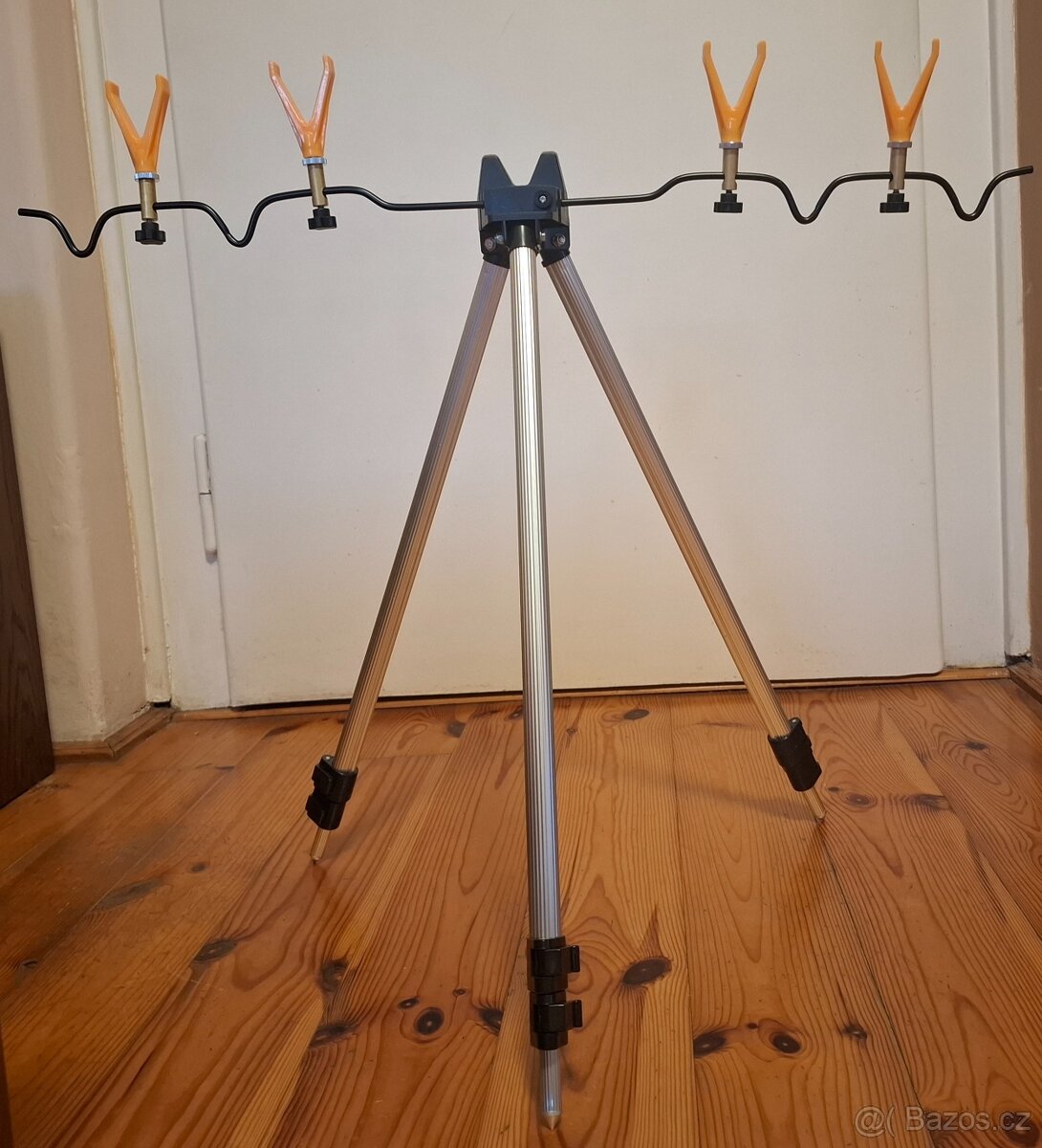 Teleskopický stojan na pruty