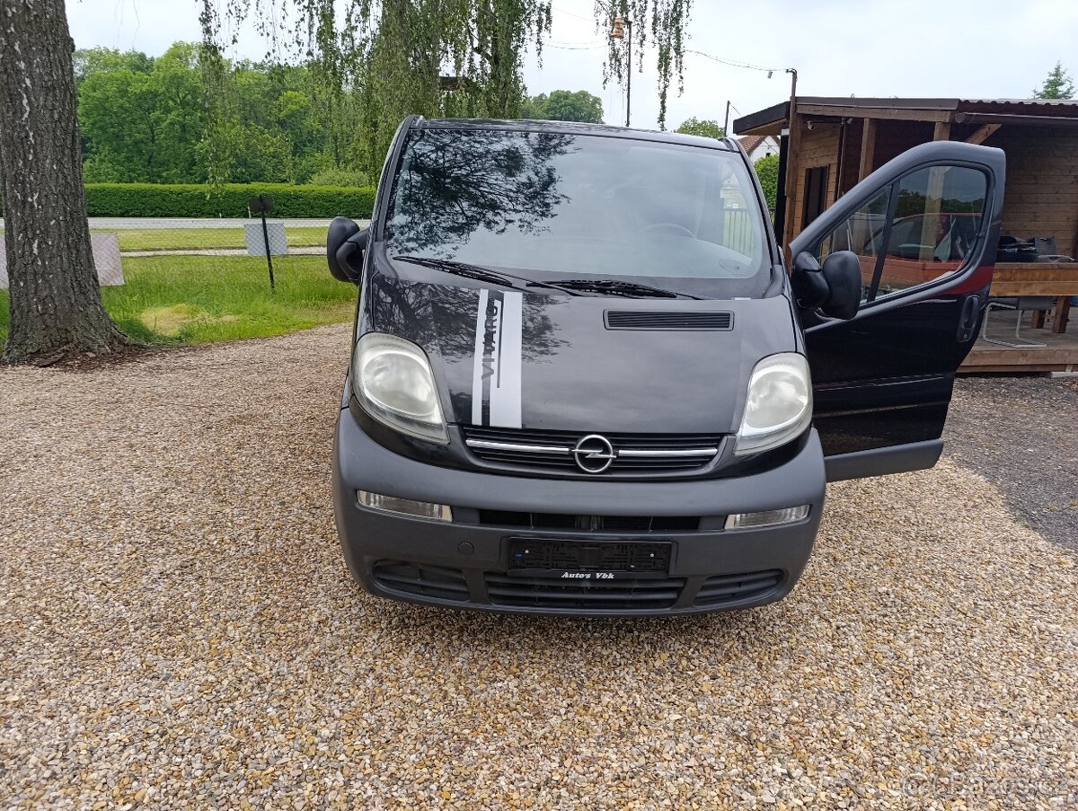 Opel Vivaro Trafic1.9 DCi tažné klima