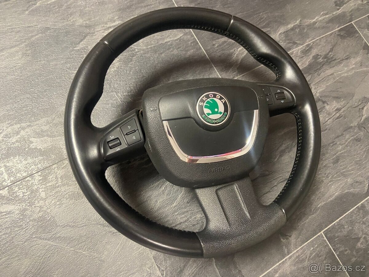 Tříramený volant Škoda Superb