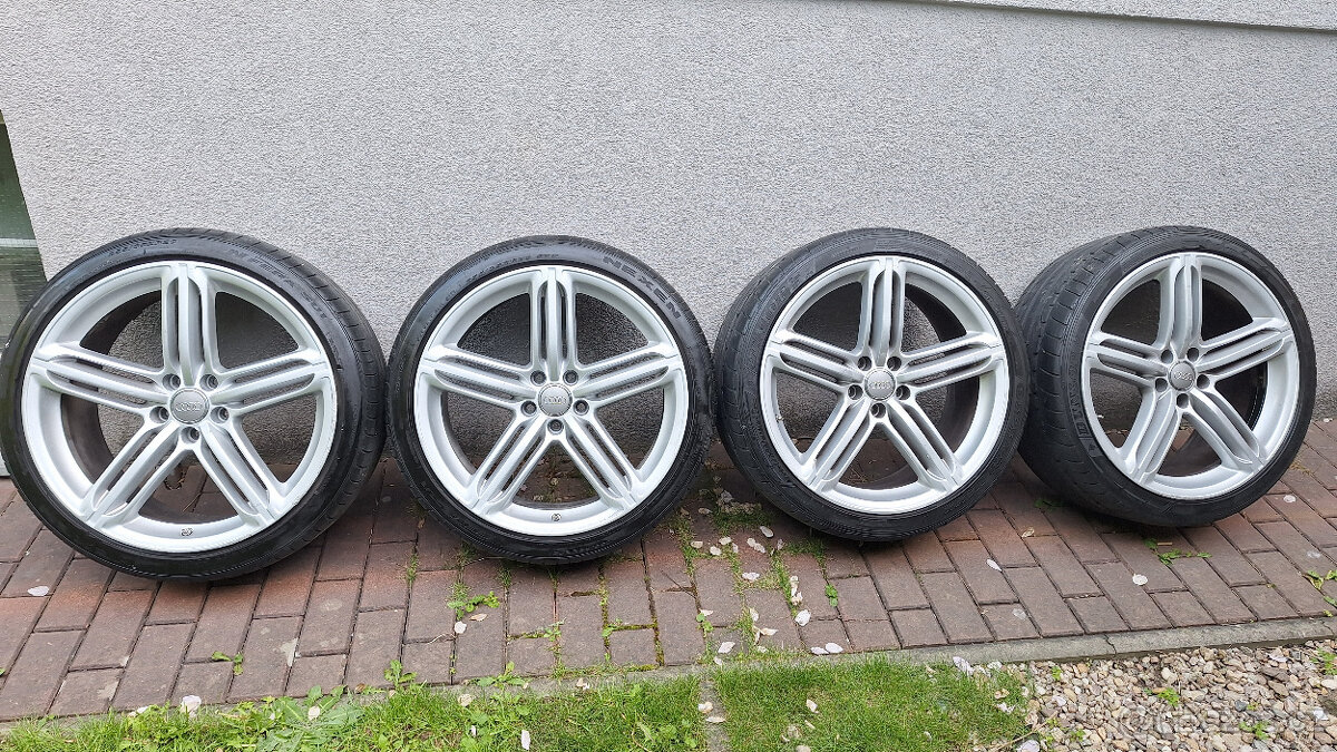 Audi Pompei original R20 9J×20H2 ET37 s pneu 255/35 R20