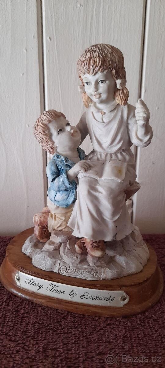 PORCELÁNOVÁ FIGURKA "STORY TIME BY LEONARDO" - DĚTI PŘI ČT