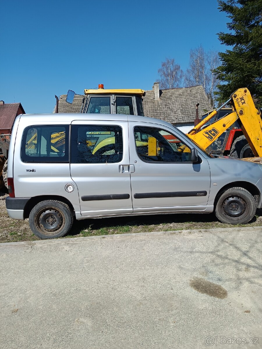 Prodám náhradní díly Citroen Berlingo 1.4 benzín 8 ventil