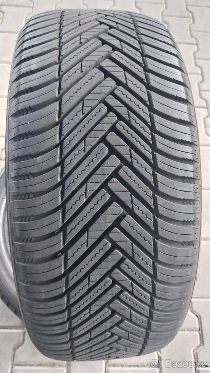 Prodám 2 x celoroční pneu Hankook 225/40/19