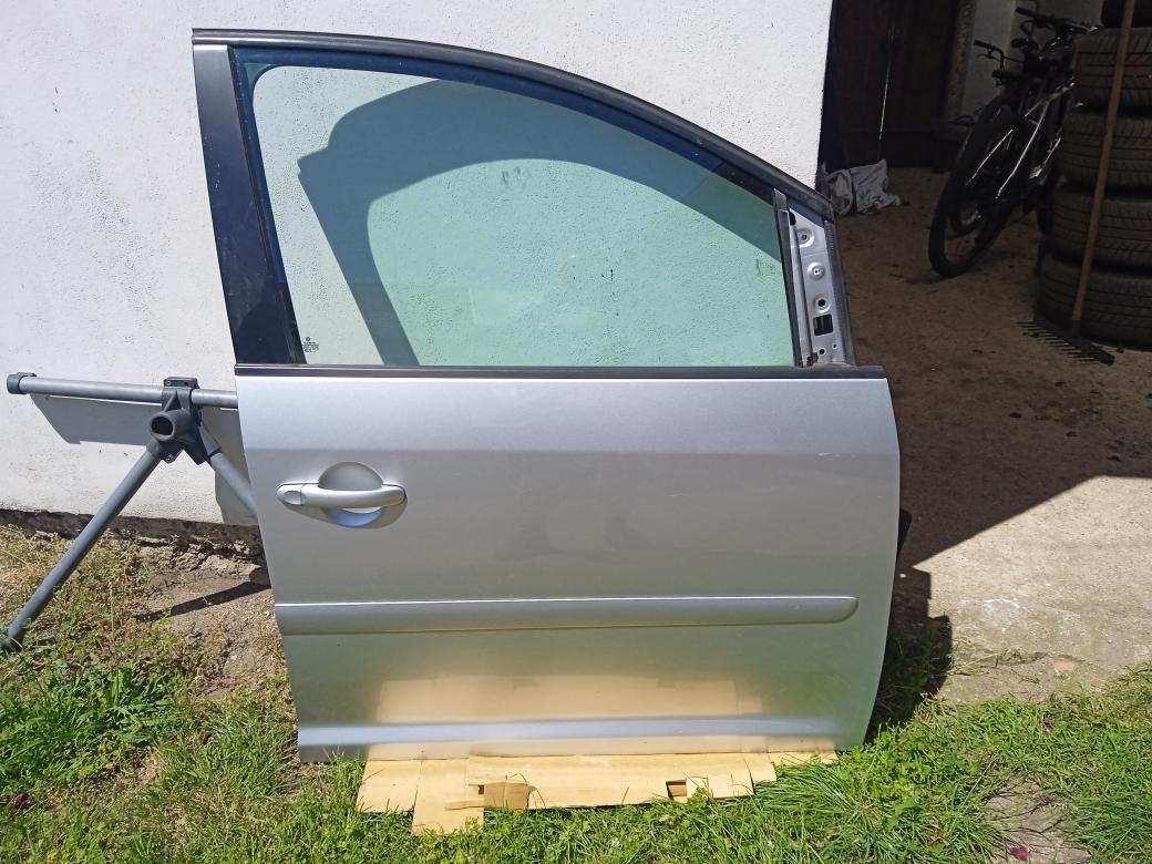 VW Touran dveře