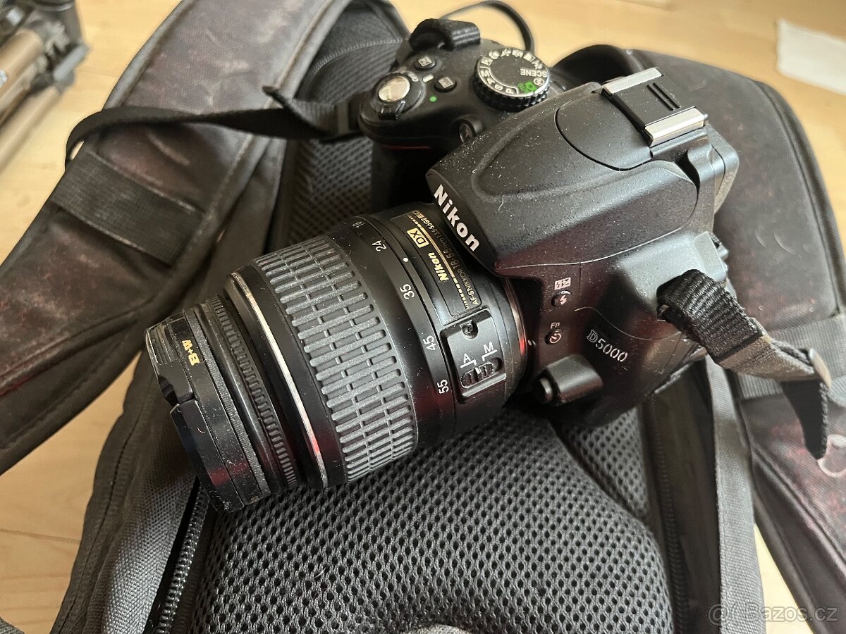 Nikon D5000, set s objektivy 18-55 a 55-200.