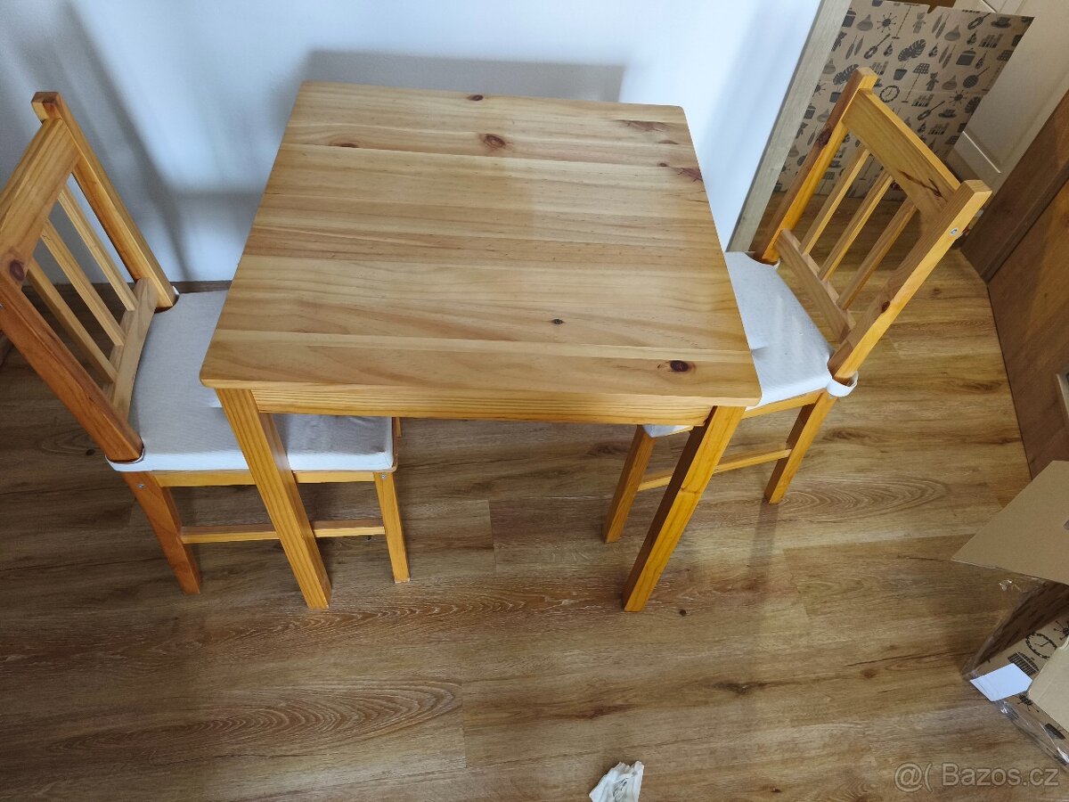 Jídelní stůl +2x židle