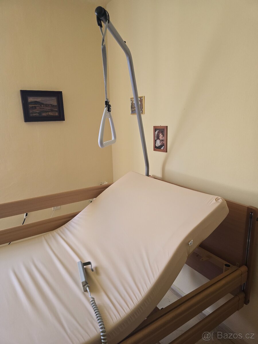 Zdravotní elektrická polohovací postel + matrace