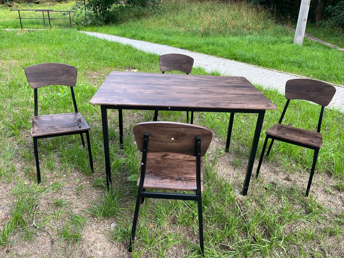 Jídelní set ze židlemi