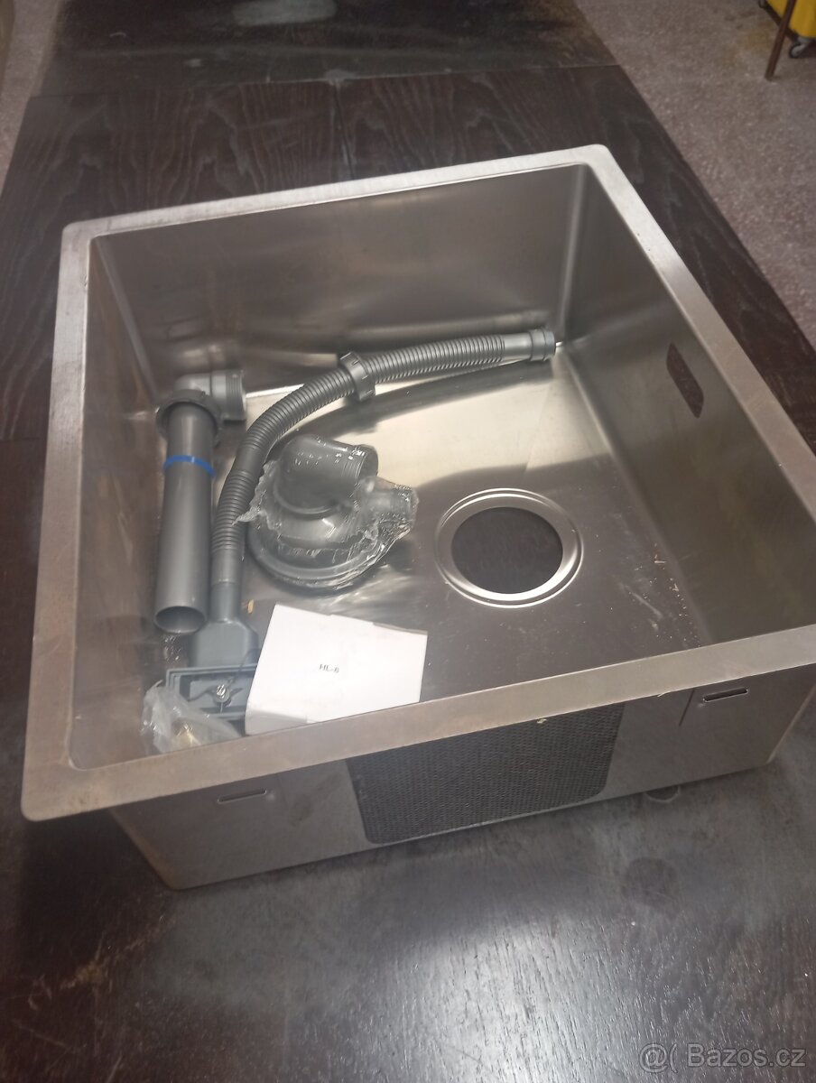 Nerezový dřez 45x50 cm