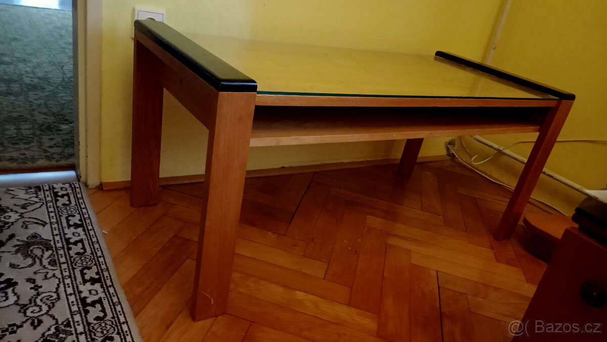 stolek konferenční
