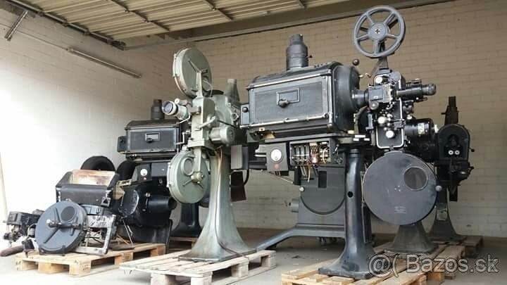 SBĚRATEL KOUPÍ STARÉ PROMÍTACÍ STROJE A FILMY NA KOTOUČÍCH