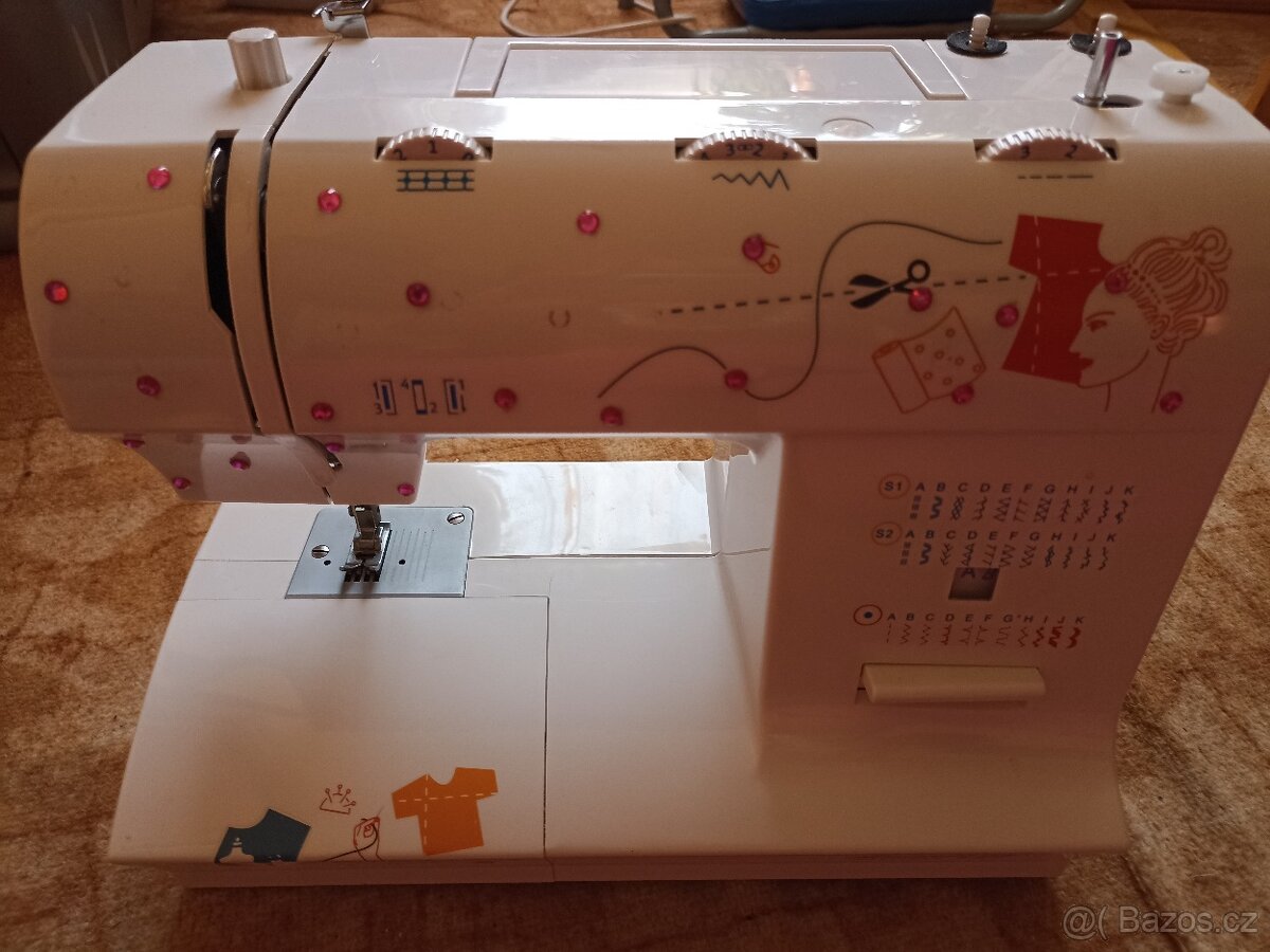 Šicí stroj Lucznic Laura 555