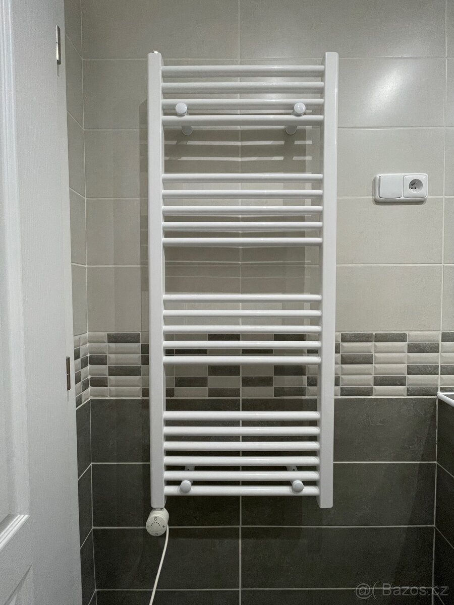 Koupelnový radiátor, topení, žebřík