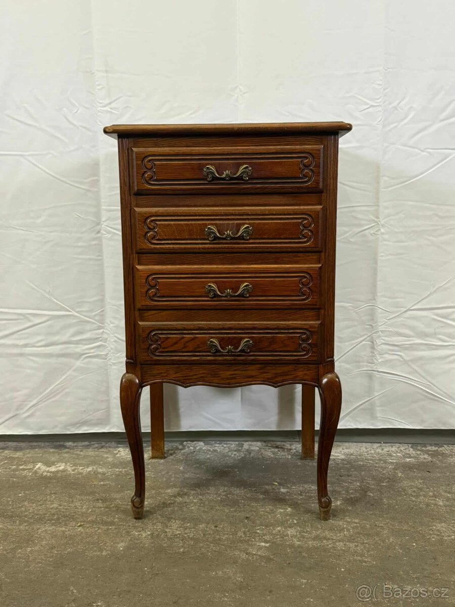 Francouzská komoda s čtyřmi zásuvky (134010)