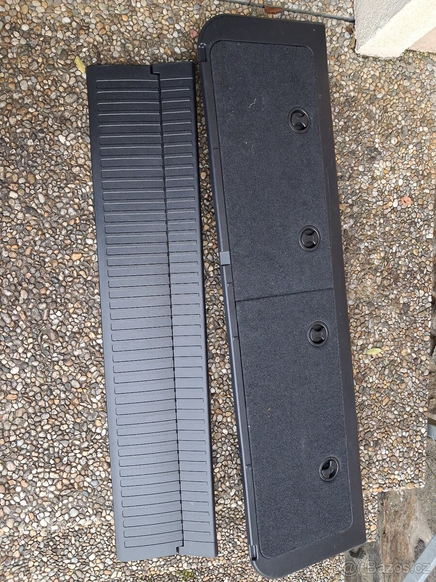 Prodám kastl zadních dveří Land Cruiser 200