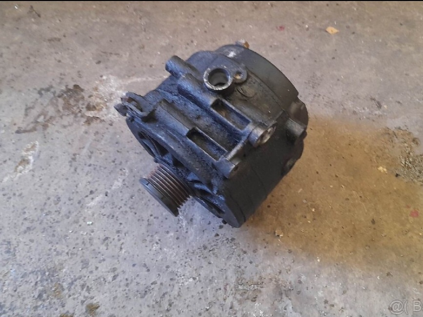 Alternátor na Mercedes w203 220 cdi