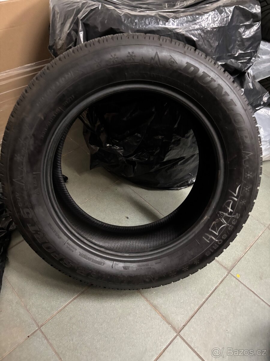 Prodám zánovní zimní pneumatiky Dunlop 235/60 R18 107H Volvo
