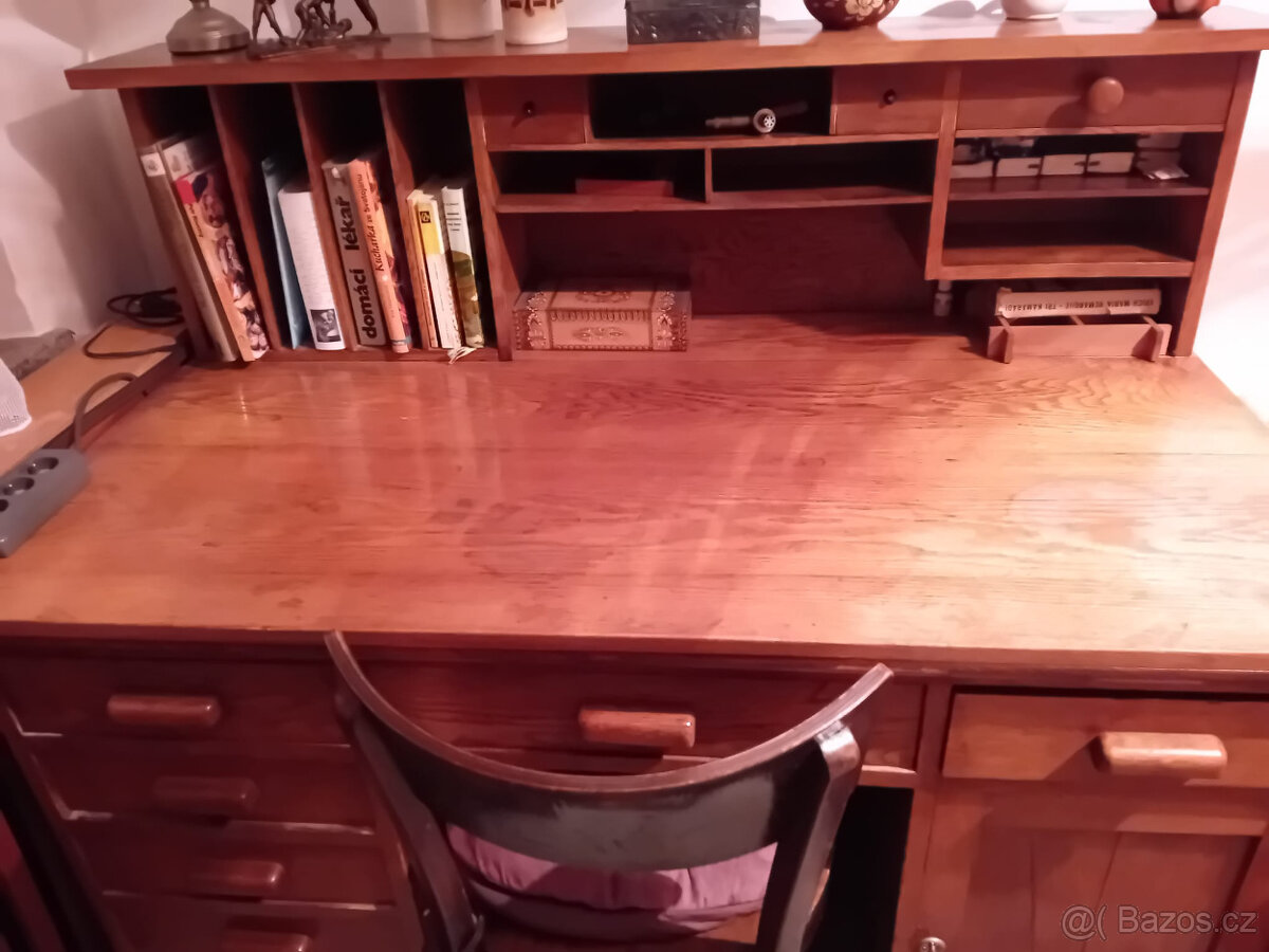 Prodám historický psací stůl z masivu