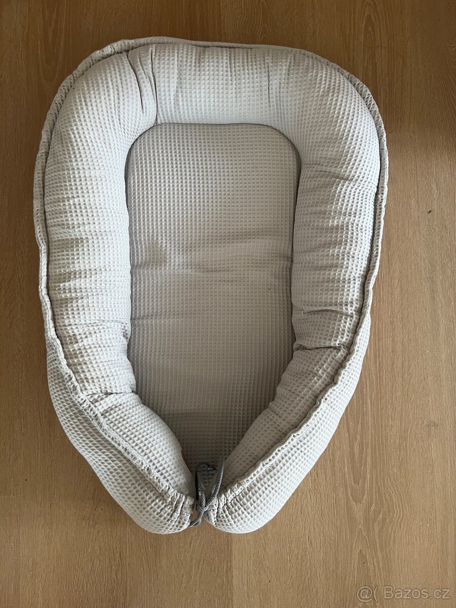 Hnízdečko pro miminko, šedé