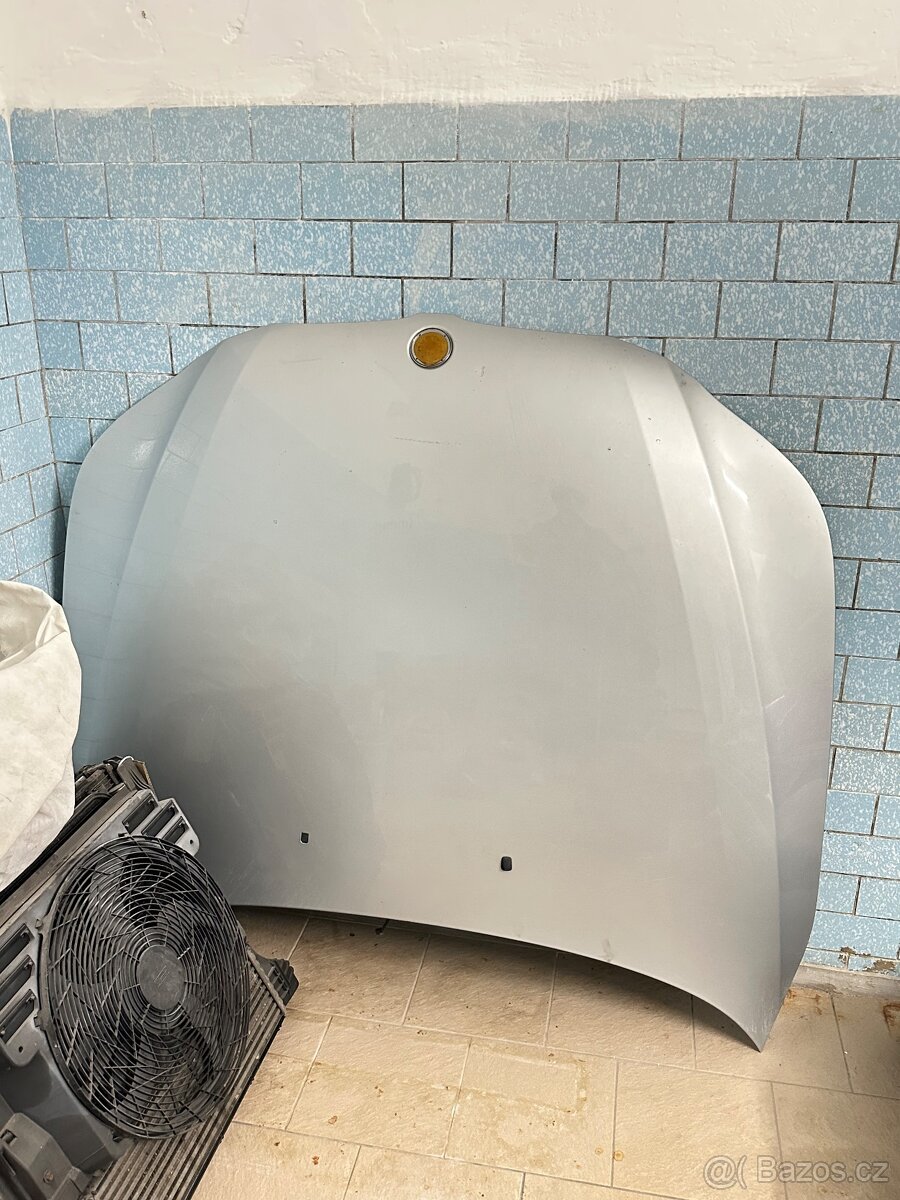 Kapota BMW E60 E61 Titan silver